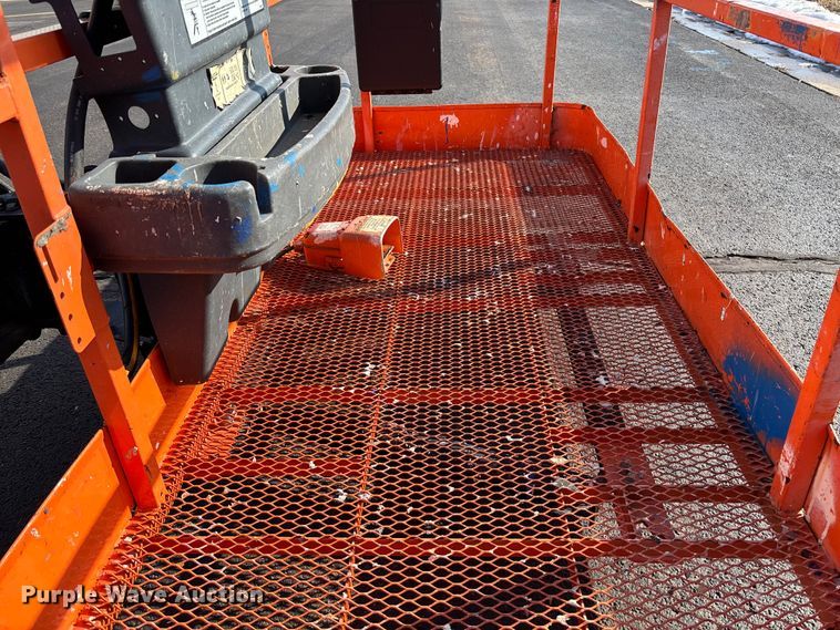 image for item FB2976 2007 JLG 600SJ boom lift