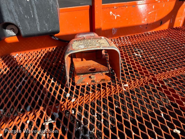 image for item FB2976 2007 JLG 600SJ boom lift