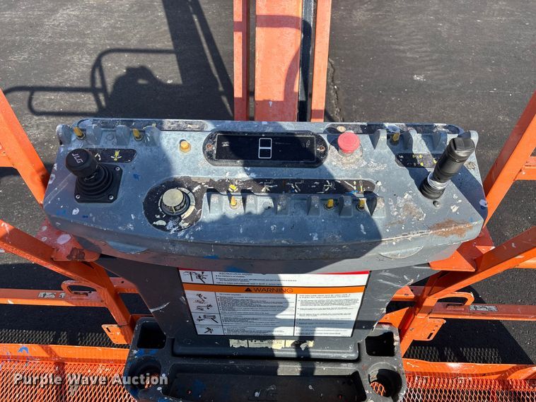 image for item FB2976 2007 JLG 600SJ boom lift