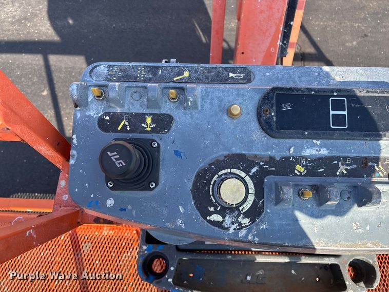 image for item FB2976 2007 JLG 600SJ boom lift