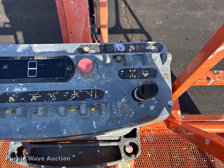 image for item FB2976 2007 JLG 600SJ boom lift