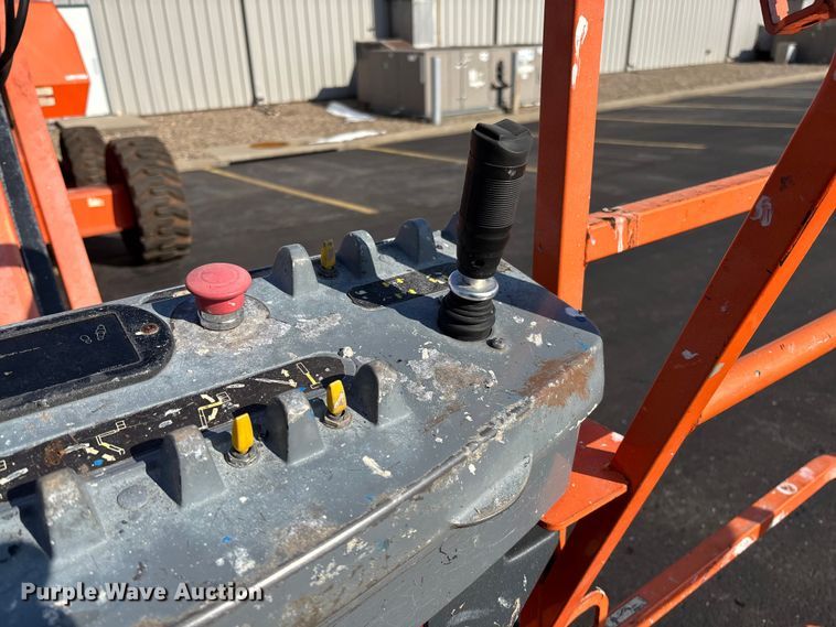 image for item FB2976 2007 JLG 600SJ boom lift