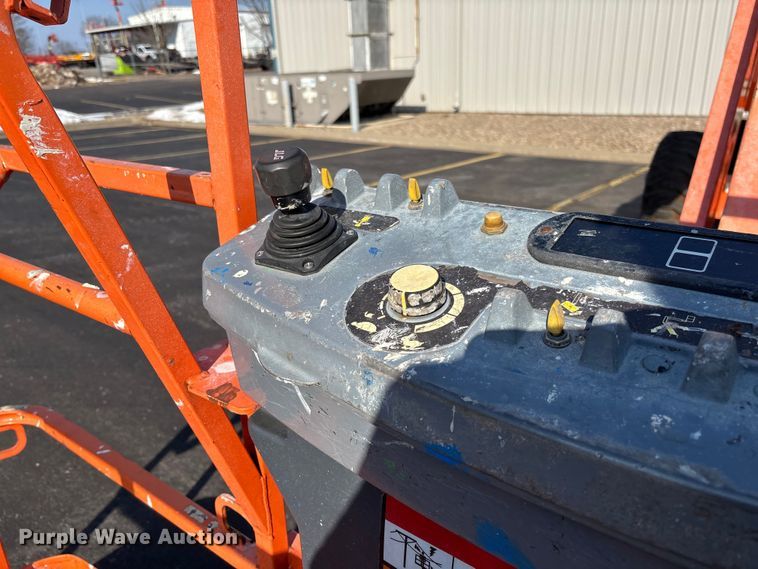 image for item FB2976 2007 JLG 600SJ boom lift