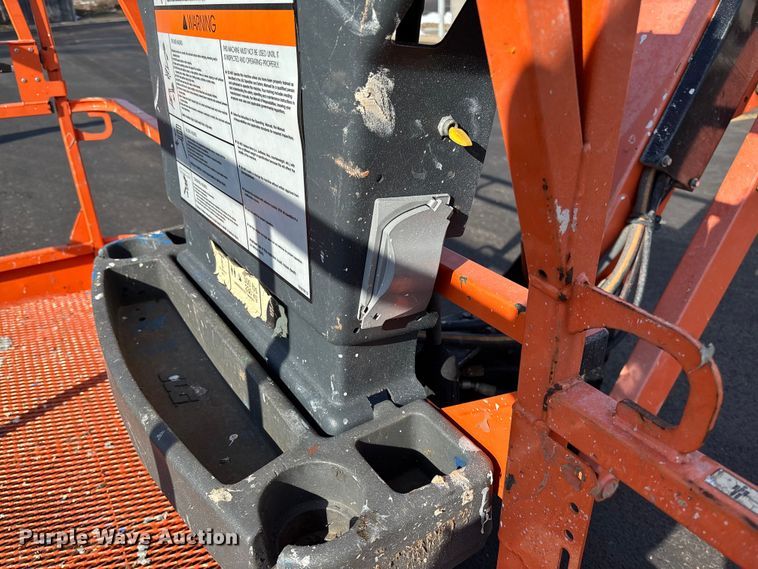 image for item FB2976 2007 JLG 600SJ boom lift