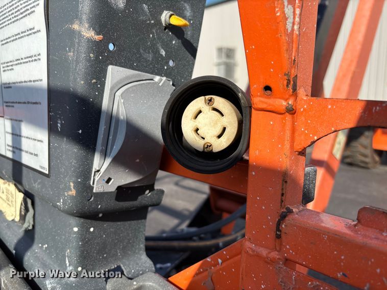 image for item FB2976 2007 JLG 600SJ boom lift