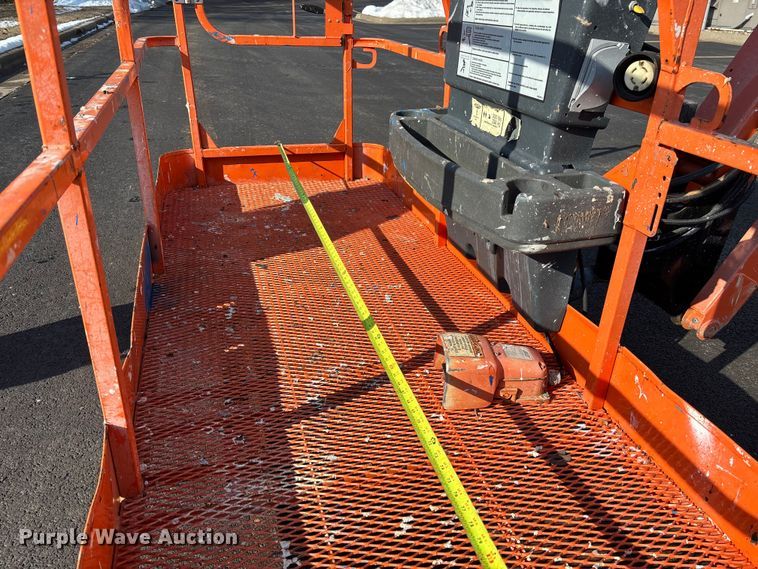 image for item FB2976 2007 JLG 600SJ boom lift