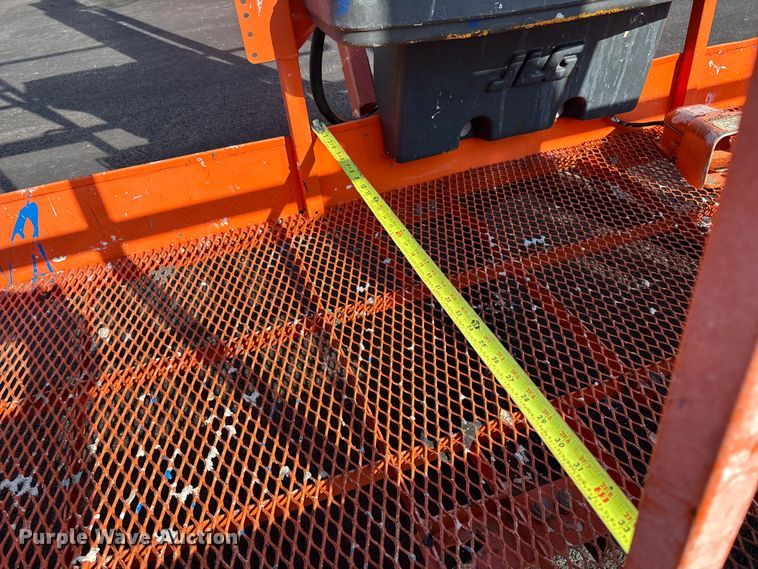 image for item FB2976 2007 JLG 600SJ boom lift