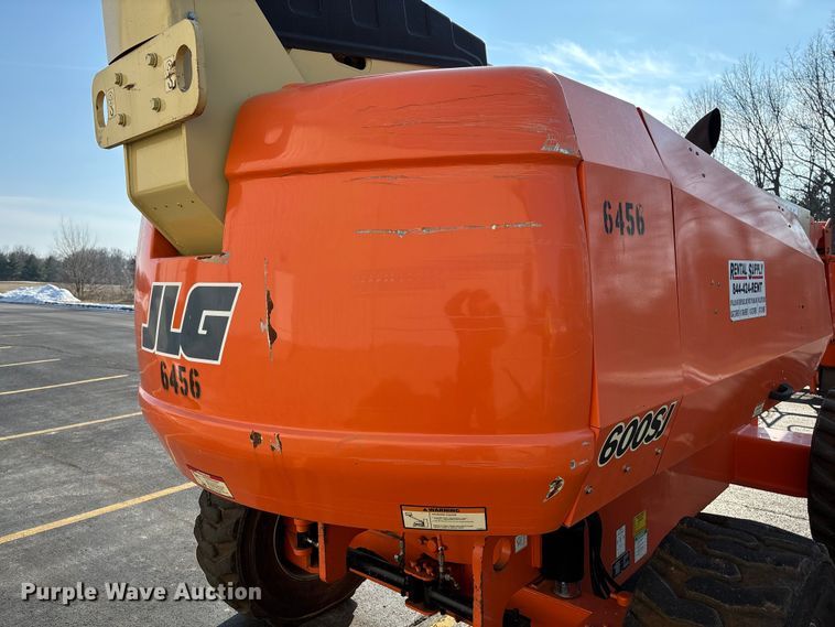 image for item FB2976 2007 JLG 600SJ boom lift