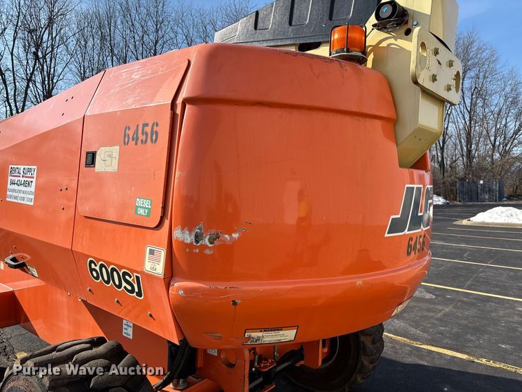 image for item FB2976 2007 JLG 600SJ boom lift