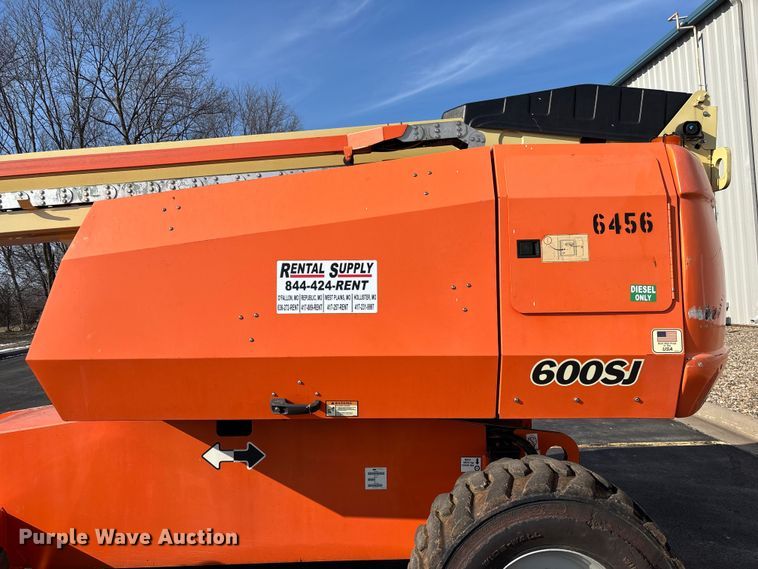 image for item FB2976 2007 JLG 600SJ boom lift