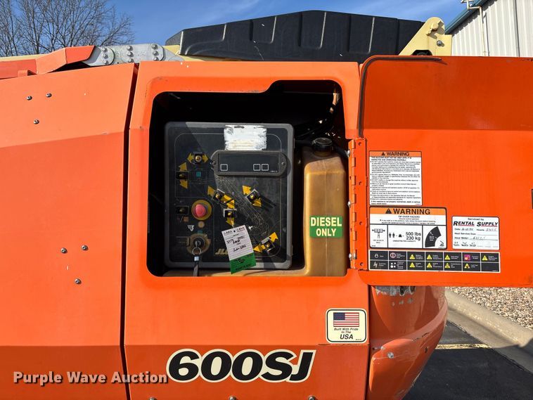image for item FB2976 2007 JLG 600SJ boom lift