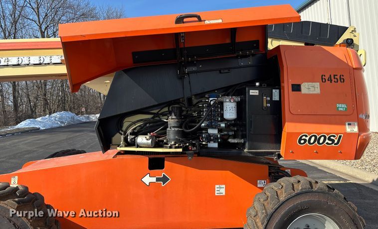 image for item FB2976 2007 JLG 600SJ boom lift