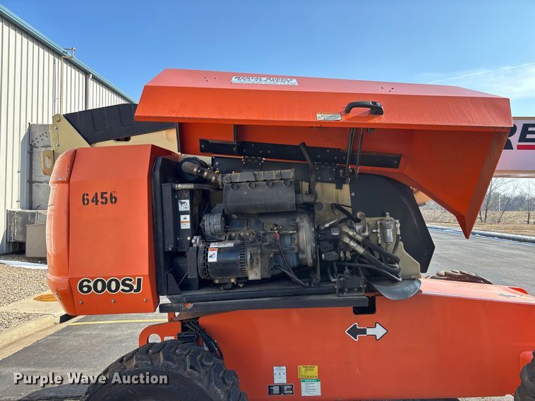 image for item FB2976 2007 JLG 600SJ boom lift