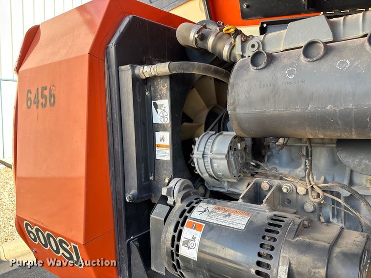 image for item FB2976 2007 JLG 600SJ boom lift