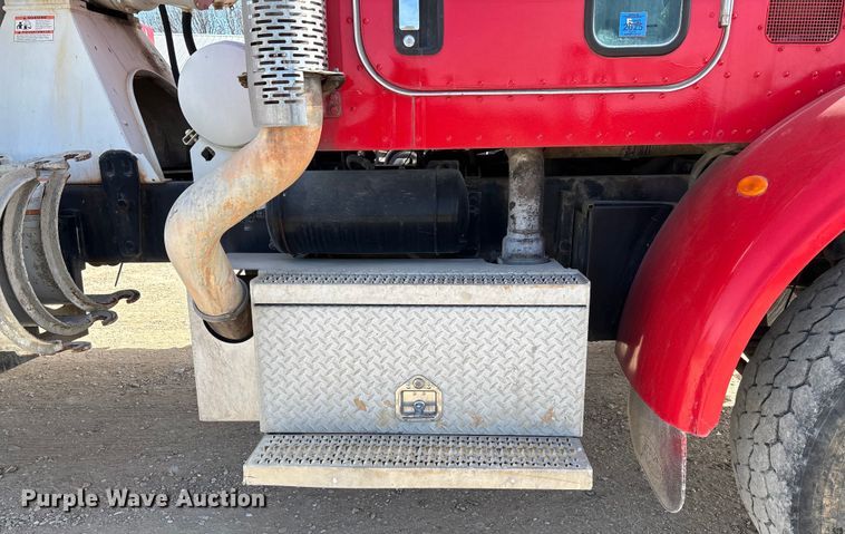 image for item FB3012 2008 Peterbilt 365 ready mix truck