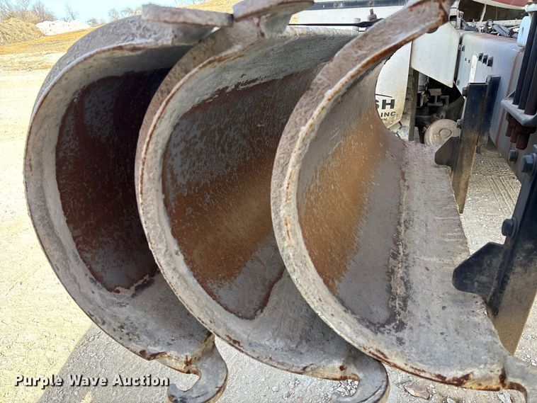 image for item FB3012 2008 Peterbilt 365 ready mix truck