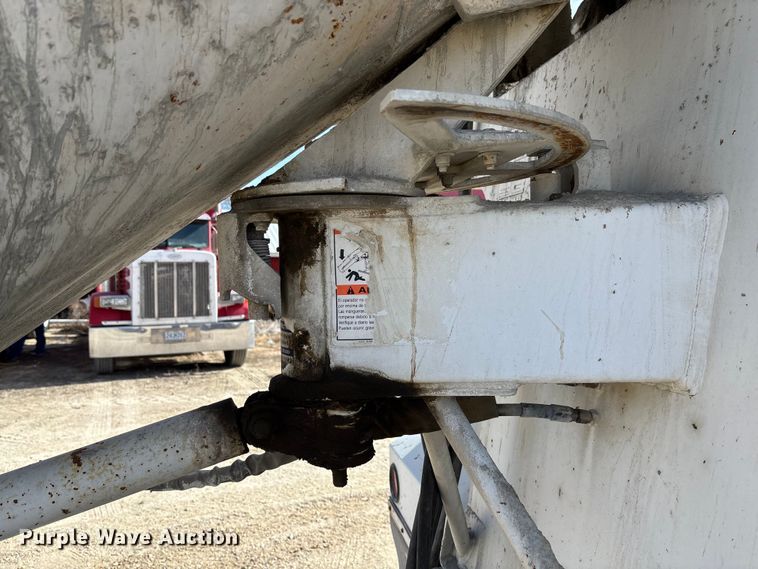 image for item FB3012 2008 Peterbilt 365 ready mix truck