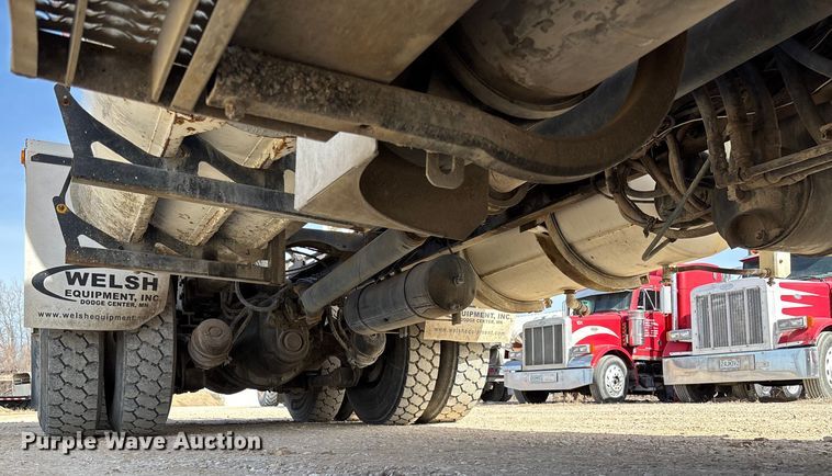 image for item FB3012 2008 Peterbilt 365 ready mix truck