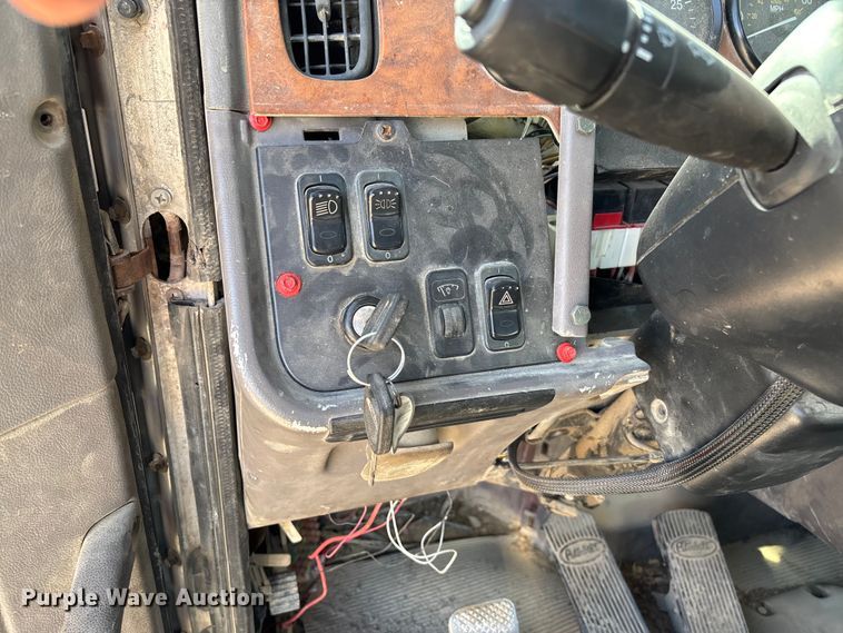 image for item FB3012 2008 Peterbilt 365 ready mix truck