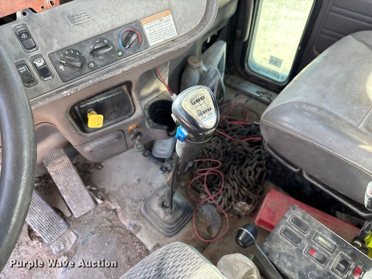 image for item FB3012 2008 Peterbilt 365 ready mix truck