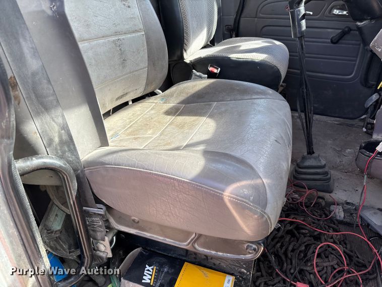 image for item FB3012 2008 Peterbilt 365 ready mix truck