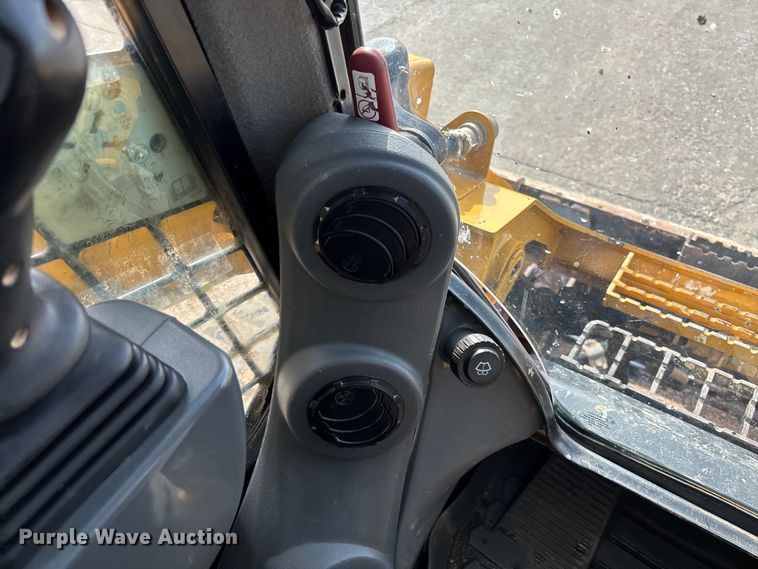 image for item FB3027 2022 Caterpillar 299D3 tracked skid steer loader