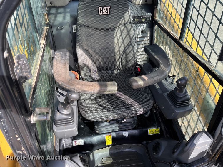 image for item FB3027 2022 Caterpillar 299D3 tracked skid steer loader