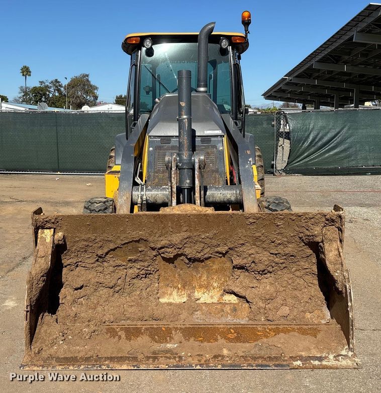 image for item FB5487 2019 John Deere 210L landscape tractor