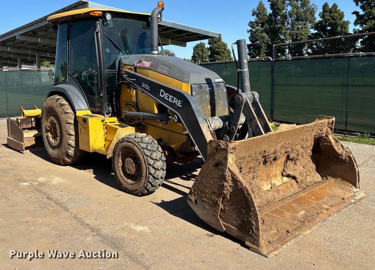 image for item FB5487 2019 John Deere 210L landscape tractor