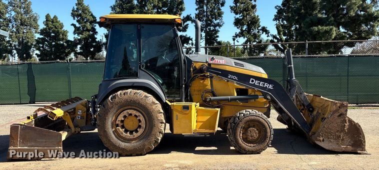 image for item FB5487 2019 John Deere 210L landscape tractor