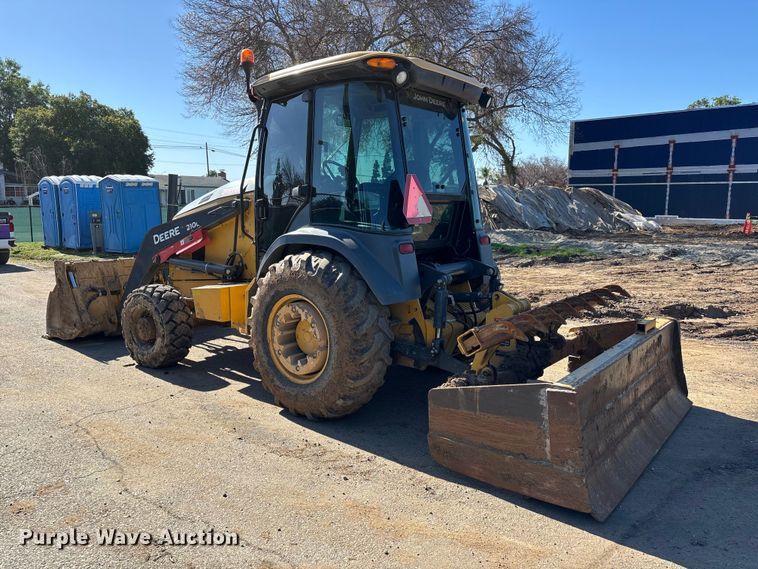 image for item FB5487 2019 John Deere 210L landscape tractor