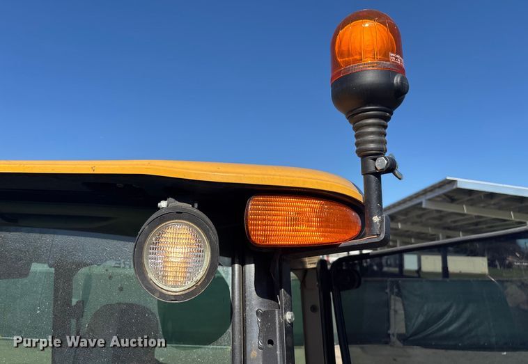 image for item FB5487 2019 John Deere 210L landscape tractor