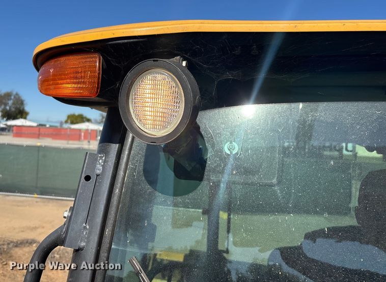 image for item FB5487 2019 John Deere 210L landscape tractor