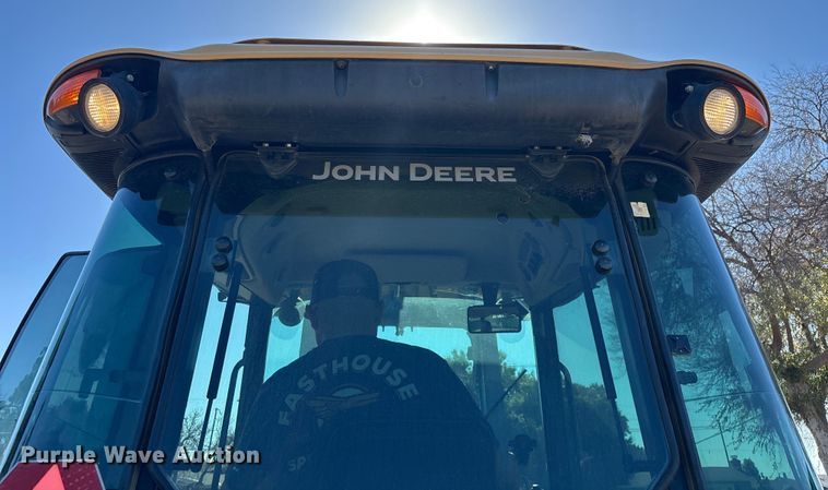 image for item FB5487 2019 John Deere 210L landscape tractor