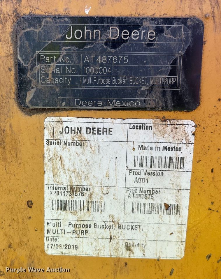 image for item FB5487 2019 John Deere 210L landscape tractor