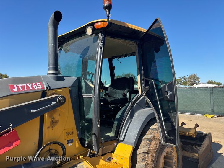 image for item FB5487 2019 John Deere 210L landscape tractor