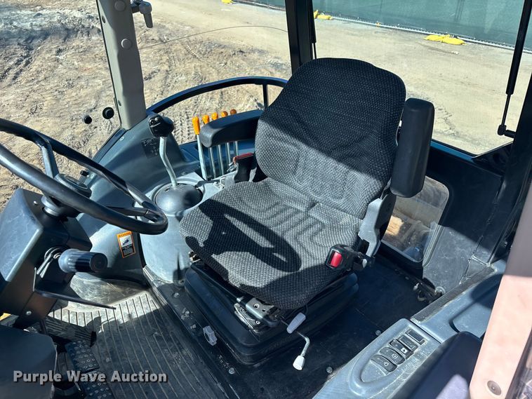 image for item FB5487 2019 John Deere 210L landscape tractor