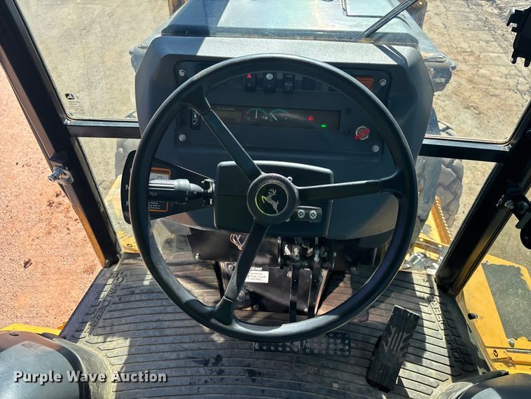 image for item FB5487 2019 John Deere 210L landscape tractor