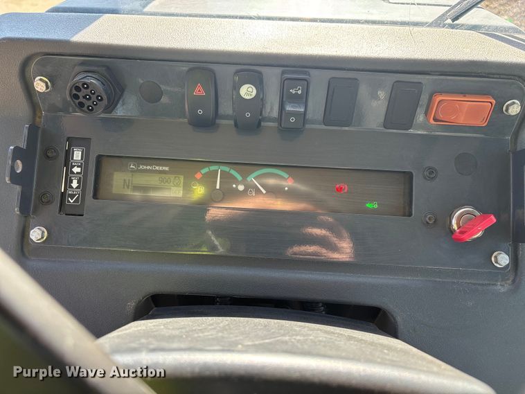 image for item FB5487 2019 John Deere 210L landscape tractor