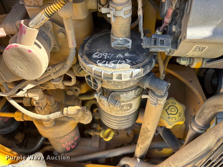 image for item FB5487 2019 John Deere 210L landscape tractor