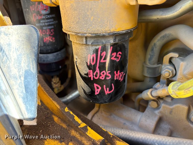 image for item FB5487 2019 John Deere 210L landscape tractor