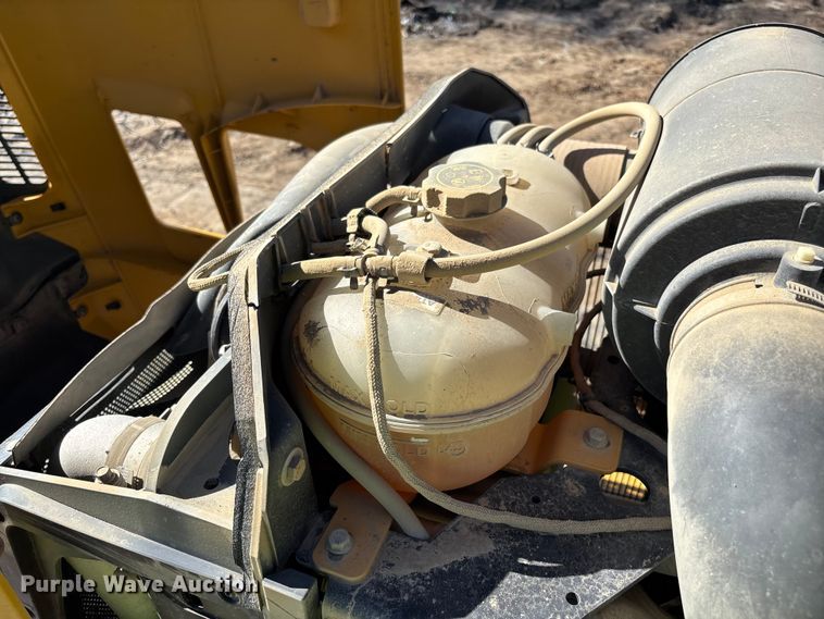 image for item FB5487 2019 John Deere 210L landscape tractor