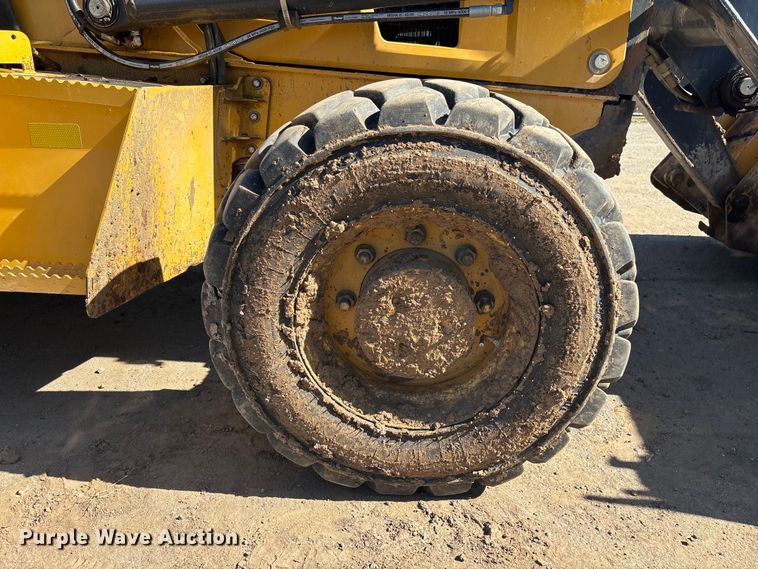 image for item FB5487 2019 John Deere 210L landscape tractor