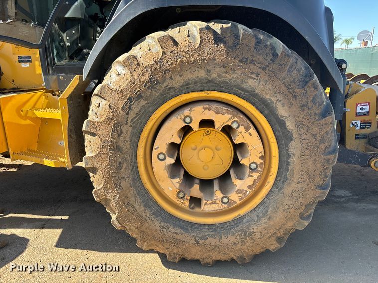 image for item FB5487 2019 John Deere 210L landscape tractor