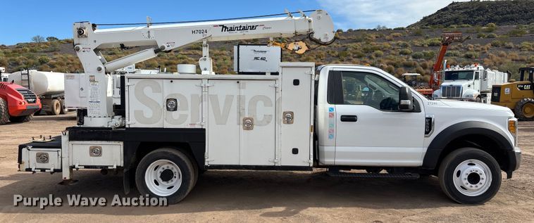 image for item FB5496 2017 Ford F550 utility / service truck