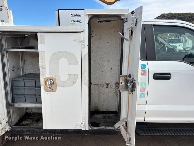 image for item FB5496 2017 Ford F550 utility / service truck