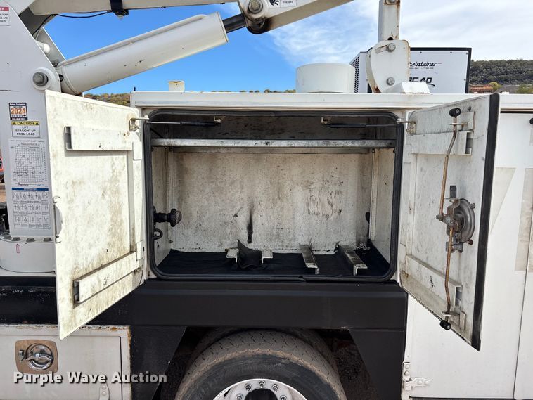 image for item FB5496 2017 Ford F550 utility / service truck