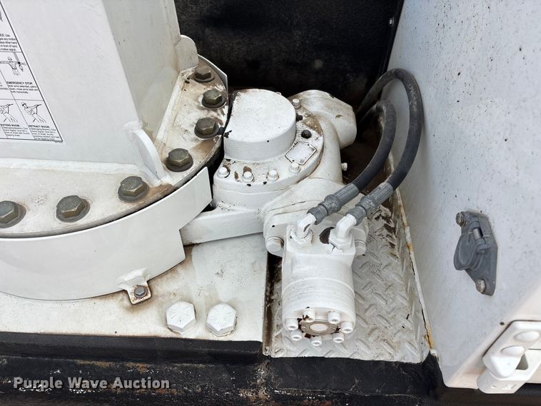 image for item FB5496 2017 Ford F550 utility / service truck