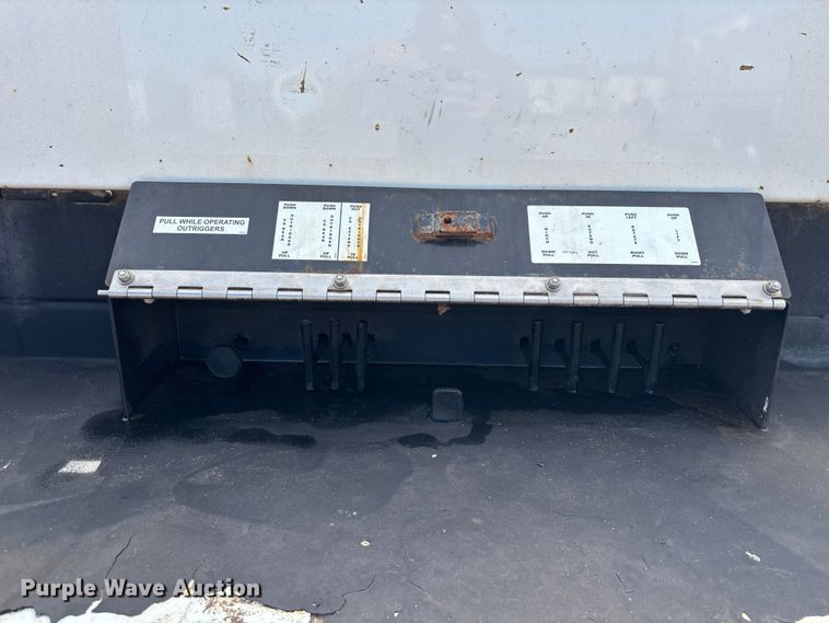 image for item FB5496 2017 Ford F550 utility / service truck