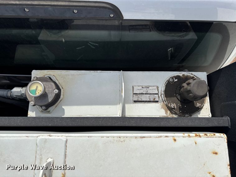 image for item FB5496 2017 Ford F550 utility / service truck